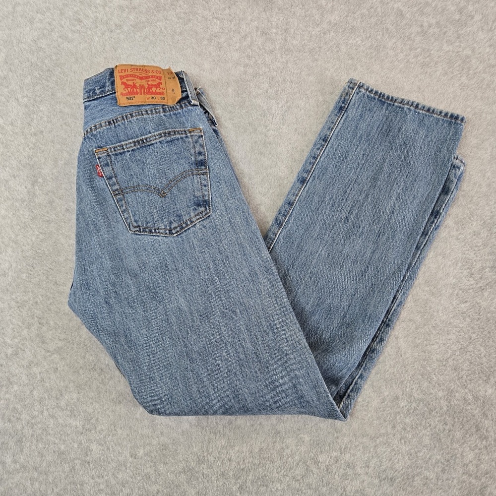 Levi's 501 Original Fit Mens 30x32 Medium Wash Blue Denim Button Fly Jeans Pant - Picture 11 of 11